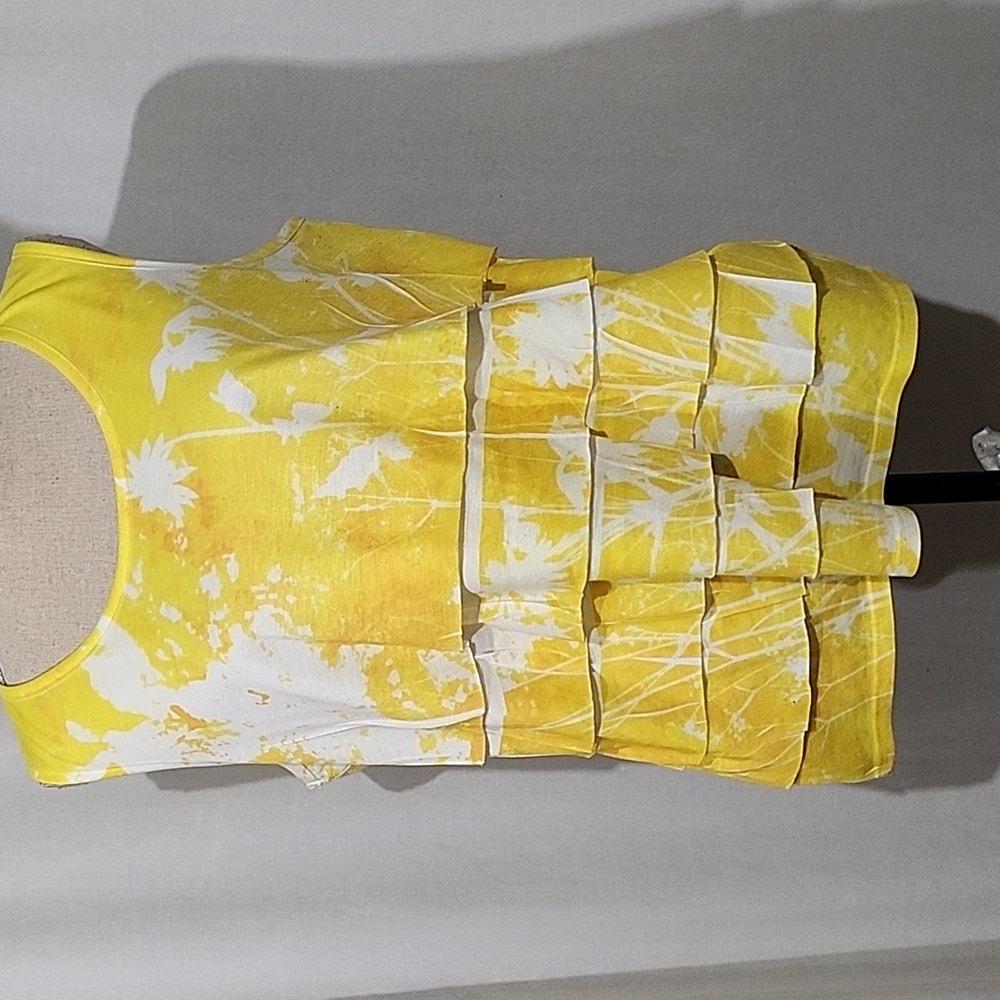 Women's EUC Ruffle Front Tunic Top Size 16